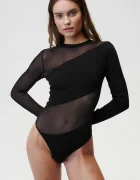 Undress code Боди Thong в черно с изчистен дизайн 804