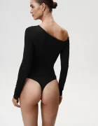 Undress code Боди Thong в черно с изчистен дизайн 992