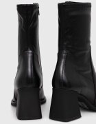 Vagabond Shoemakers Боти HEDDA в черно с дебел ток 5602.302.20