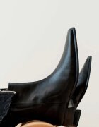 Vagabond Shoemakers Кожени боти Nella в черно с равна подметка