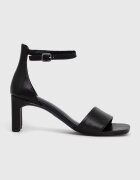 Vagabond Shoemakers Кожени сандали Luisa