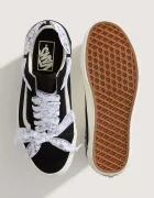 Vans Old Skool ниски кецове дамски от велур черни ниски VN000D6WBMA1