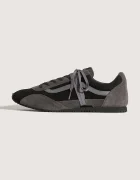 Vans Premium Super Lowpro маратонки от велур черни VN000EHNGAP1