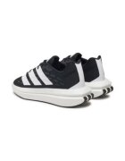 adidas Спортни обувки със синтетични гарнитури