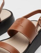 ARMANI EXCHANGE Сандали с равна платформа Канелено кафяво