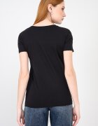ARMANI EXCHANGE Стандартна памучна тениска с лого на гърдите Избеляло черно