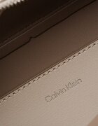 CALVIN KLEIN Чанта през рамо от еко кожа с регулируема презрамка Светло бежово