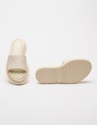 CALVIN KLEIN Чехли с равна платформа и монограм Слонова кост