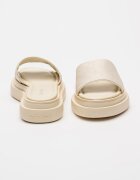 CALVIN KLEIN Чехли с равна платформа и монограм Слонова кост