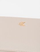 CALVIN KLEIN JEANS Чанта през рамо от еко кожа с метално лого Бежов