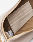 CALVIN KLEIN JEANS Чанта през рамо от еко кожа с метално лого Бежов