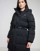CALVIN KLEIN JEANS Дълго зимно яке с колан Черен