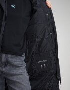 CALVIN KLEIN JEANS Дълго зимно яке с колан Черен