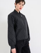 CALVIN KLEIN JEANS Капитонирано пке с цип Черен