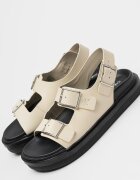 CALVIN KLEIN JEANS Кожени сандали с токи и равна подметка Слонова кост