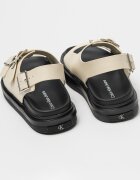 CALVIN KLEIN JEANS Кожени сандали с токи и равна подметка Слонова кост