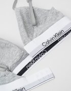CALVIN KLEIN Триъгълен сутиен с модал и лого Светло сив