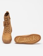 Clarks Боти Torhill от набук Карамел