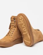 Clarks Боти Torhill от набук Карамел