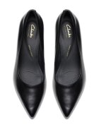 Clarks Кожени обувки с остър връх Черен
