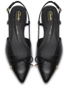 Clarks Кожени обувки Sansa с каишка на петата Черен