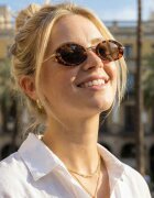Emily Westwood Овални слънчеви очила Светло бежово/Земен