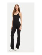 GUESS Дълъг гащеризон slim fit с тънки презрамки кръгло деколте и метално лого