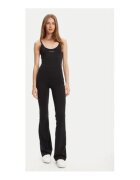 GUESS Дълъг гащеризон slim fit с тънки презрамки кръгло деколте и метално лого