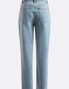GUESS Дънки Mom-Fit над глезена със захабен ефект Лавандула