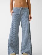 GUESS JEANS Раиран панталон с връзки Бял/Пастелносин