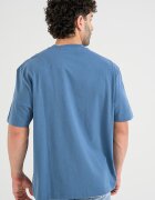 GUESS JEANS Свободна тениска от памук с бродирано лого Бял/Прашно синьо