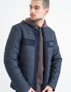 GUESS Капитонирано яке с цип и лого