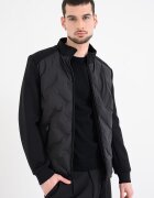 GUESS Капитонирано яке с яка и цип Черен