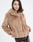 GUESS Късо палто Sophy от еко пух Светлокафяв