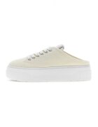 GUESS Кецове с равна платформа - Мръснобял