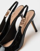 GUESS Лачени обувки с отворена пета Черен
