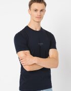 GUESS Памучна тениска с овално деколте Ултрамарин синьо
