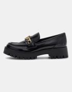 GUESS Полускосени скосени мокасини с верижка Черен