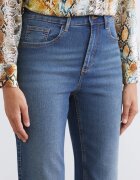 LC WAIKIKI Скъсени дънки стил Mom Fit Светлосин
