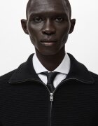 Mango Едноцветна жилетка с цип Черен