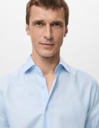 Mango Памучна слим риза Пастелносин