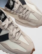 New Balance Спортни обувки 327 от еко кожа с велур Бял