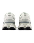 New Balance Спортни обувки 9060 с текстил и велур Слонова кост/Светло сив
