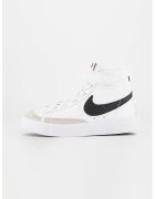 Nike Кожени спортни обувки Blazer Mid 77 - Бял/Черен