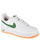 Nike Мъжки спортни обувки - Air Force 1 Low Retro QS - естествена кожа -