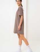 Nike Рокля-тениска Sportswear Essentials с овално деколте Кафяв/Сиво-кафяв
