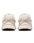 Nike Скосени спортни обувки V5 RNR с мрежеста материя Бежов