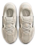 Nike Скосени спортни обувки V5 RNR с мрежеста материя Бежов