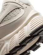 Nike Скосени спортни обувки V5 RNR с мрежеста материя Бежов