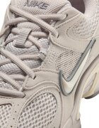 Nike Скосени спортни обувки V5 RNR с мрежеста материя Светло бежово